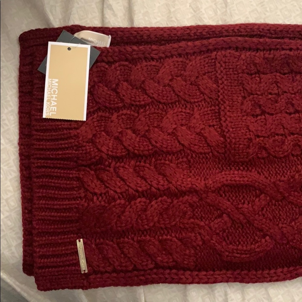 Cable knit scarf